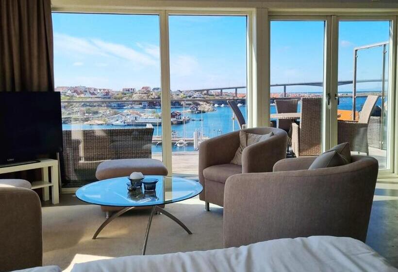 Hotelli L Kungshamn Suites