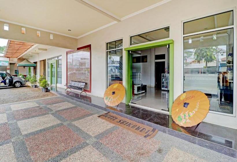 בית מלון כפרי Oyo 90347  Srikandi Syariah