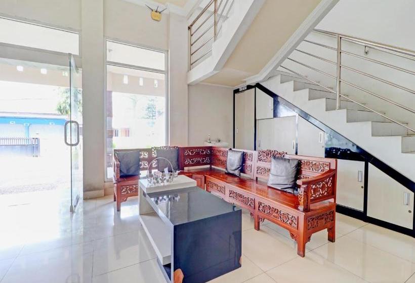 בית מלון כפרי Oyo 90347  Srikandi Syariah