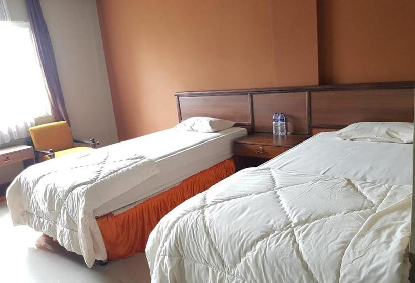 בית מלון כפרי Wisma Dalilah Syariah Makassar