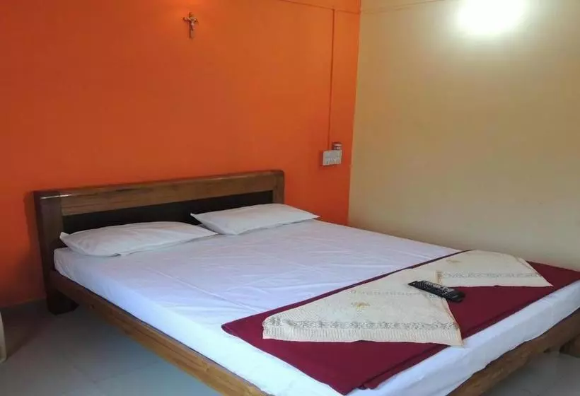 ホテル Staymaker Dsilva Dandeli Lodge