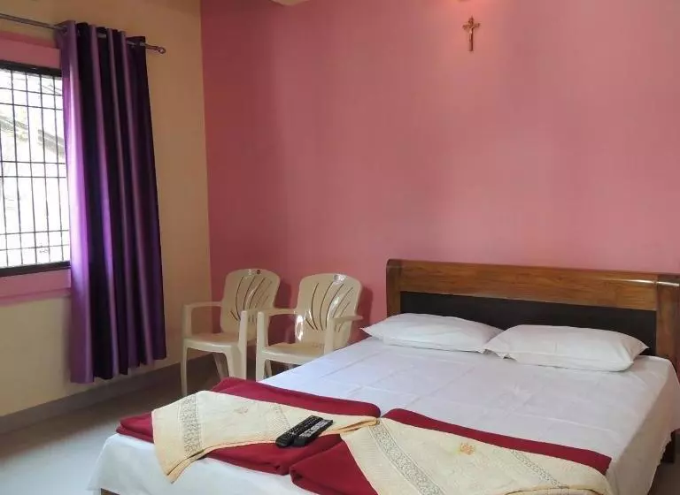 ホテル Staymaker Dsilva Dandeli Lodge