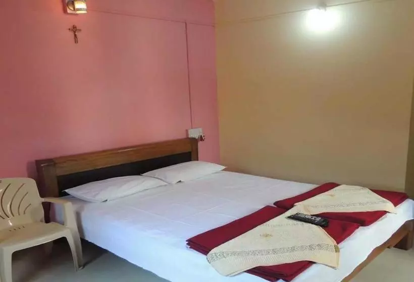 ホテル Staymaker Dsilva Dandeli Lodge