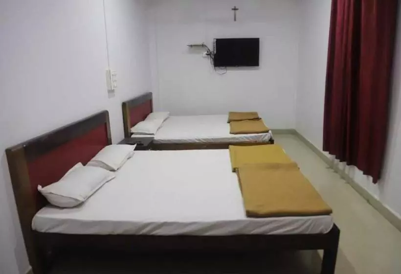 ホテル Staymaker Dsilva Dandeli Lodge