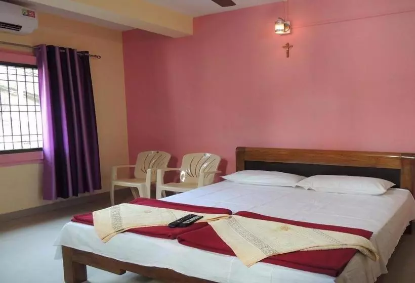 ホテル Staymaker Dsilva Dandeli Lodge