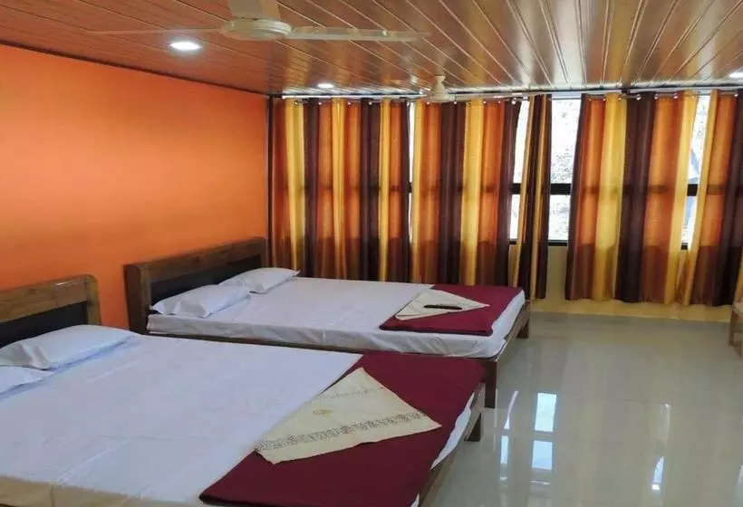 ホテル Staymaker Dsilva Dandeli Lodge