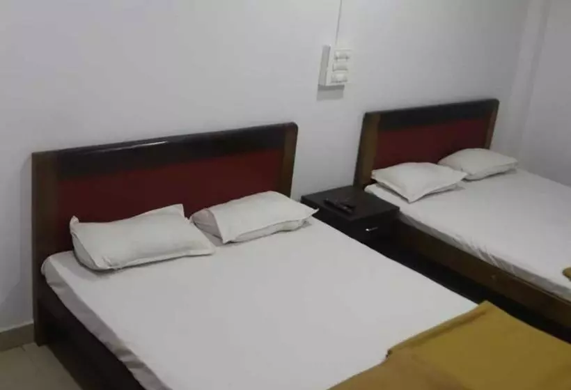 ホテル Staymaker Dsilva Dandeli Lodge