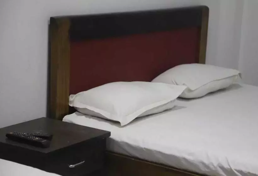 ホテル Staymaker Dsilva Dandeli Lodge