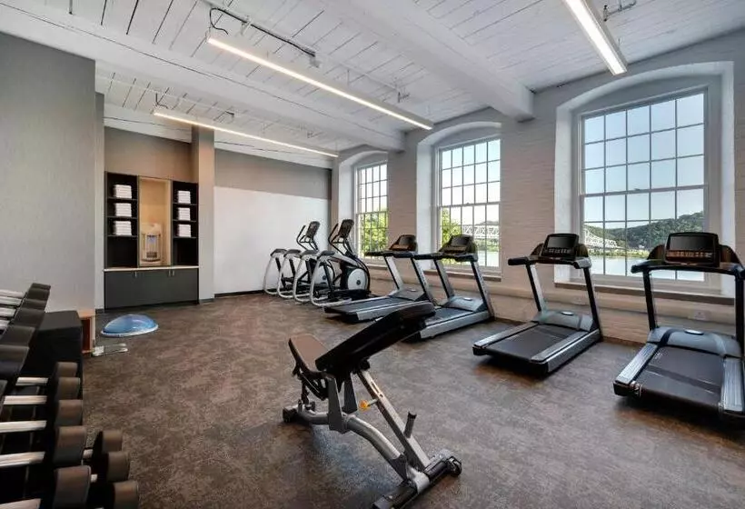 Hotelli Fairfield Inn & Suites Madison Historic Eagle Cotton Mill