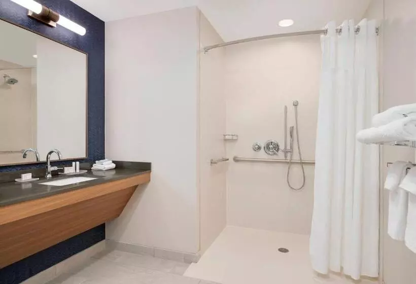 Hotelli Fairfield Inn & Suites Madison Historic Eagle Cotton Mill