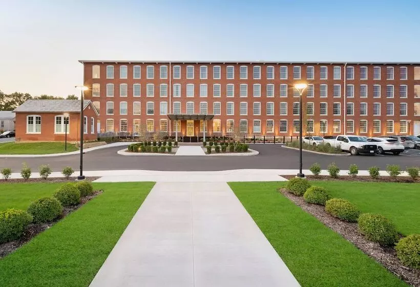Hotelli Fairfield Inn & Suites Madison Historic Eagle Cotton Mill
