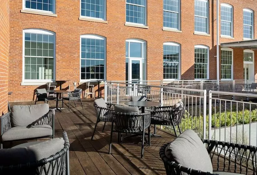 Hotelli Fairfield Inn & Suites Madison Historic Eagle Cotton Mill