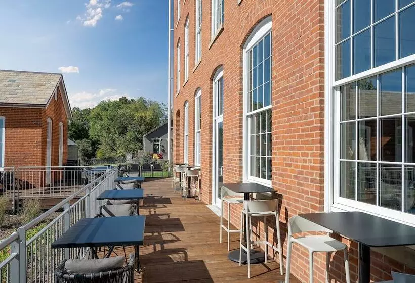 Hotelli Fairfield Inn & Suites Madison Historic Eagle Cotton Mill