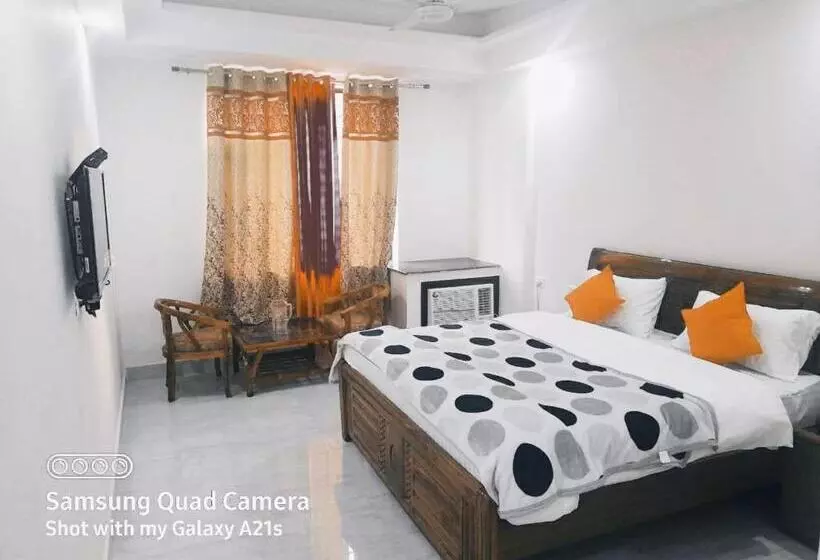 هتل The Ganga Castle