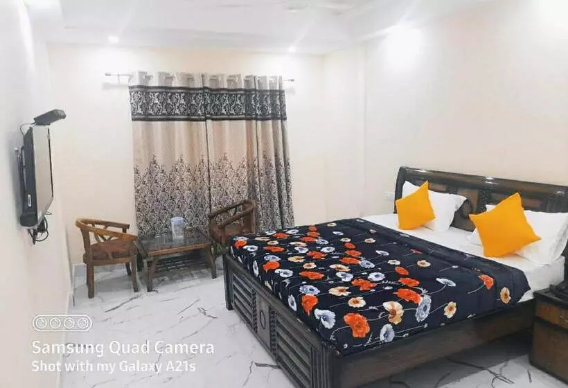 هتل The Ganga Castle