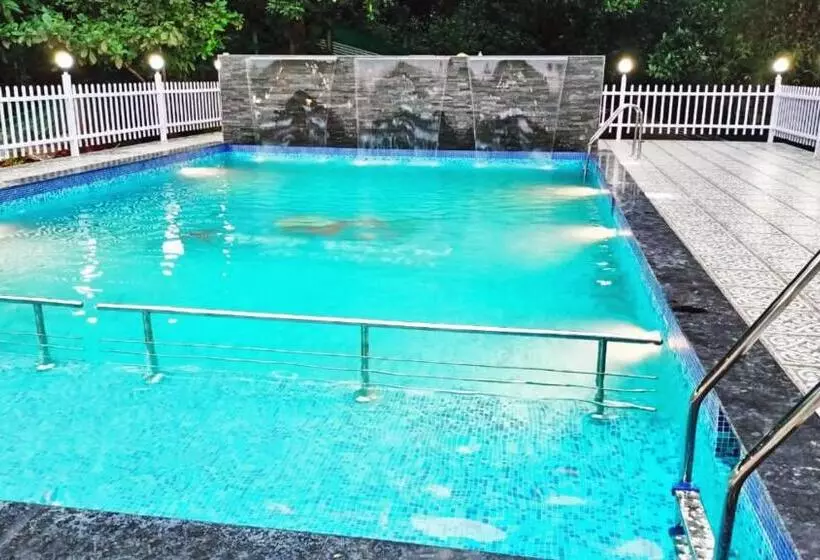リゾートホテル Staymaker River Wood Residency