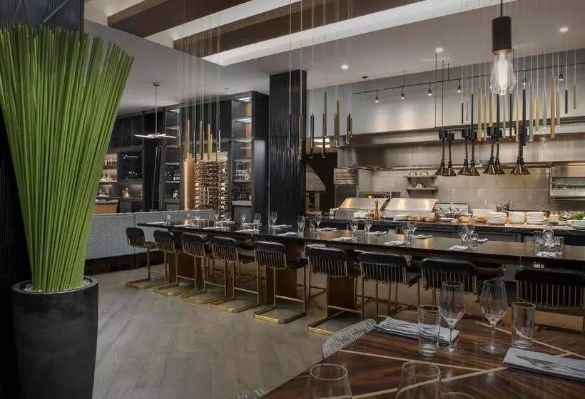 Silver Cloud Hotel Tacoma At Point Ruston Waterfront