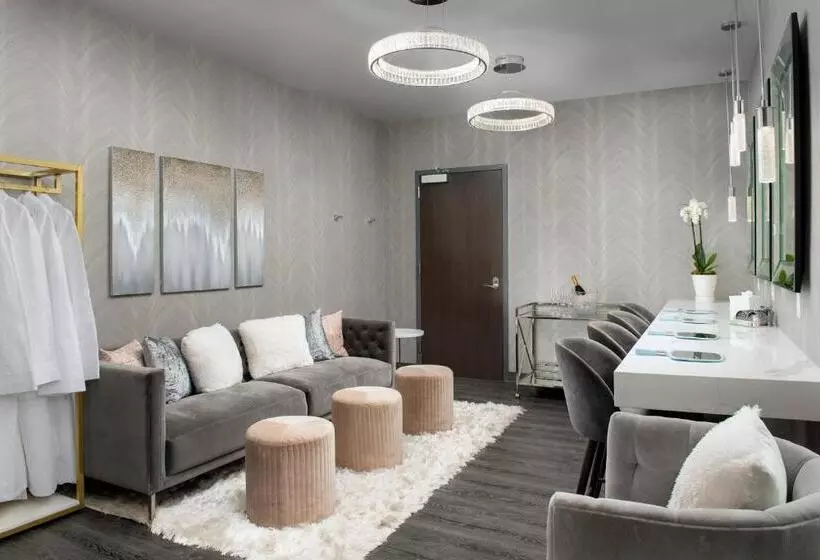 Silver Cloud Hotel Tacoma At Point Ruston Waterfront