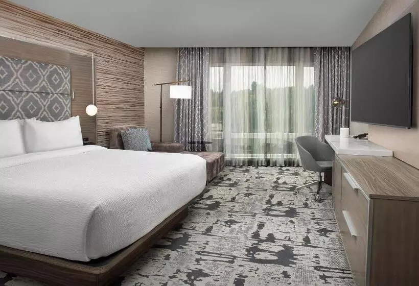 Silver Cloud Hotel Tacoma At Point Ruston Waterfront