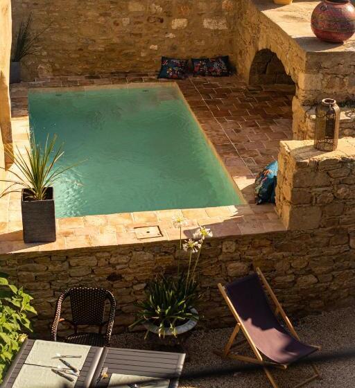 تختخواب و صبحانه La Maison D'aimé