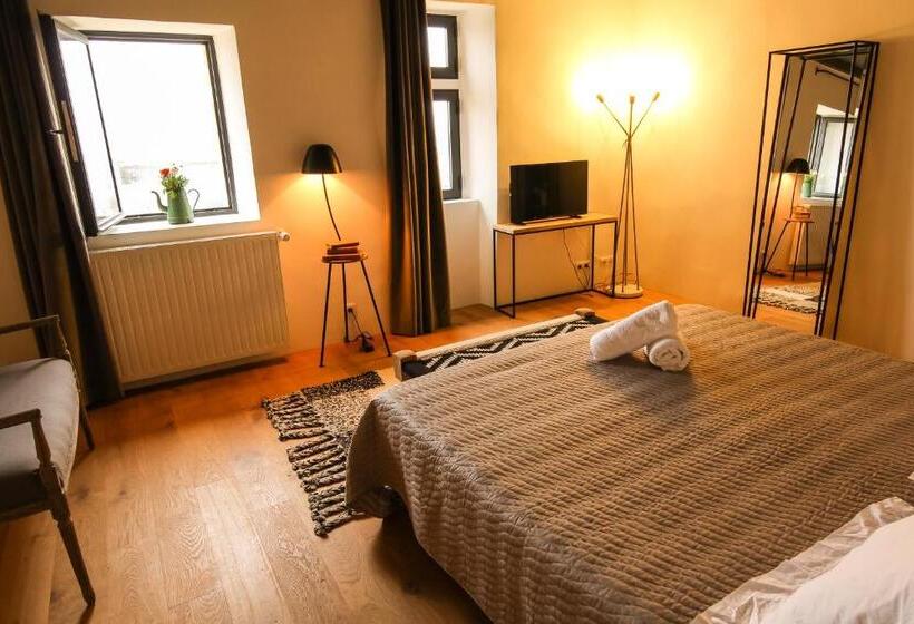 تختخواب و صبحانه La Maison D'aimé