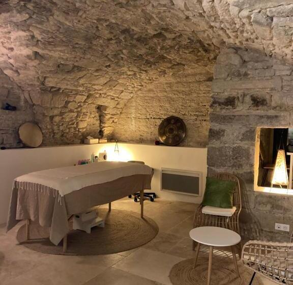 تختخواب و صبحانه La Maison D'aimé