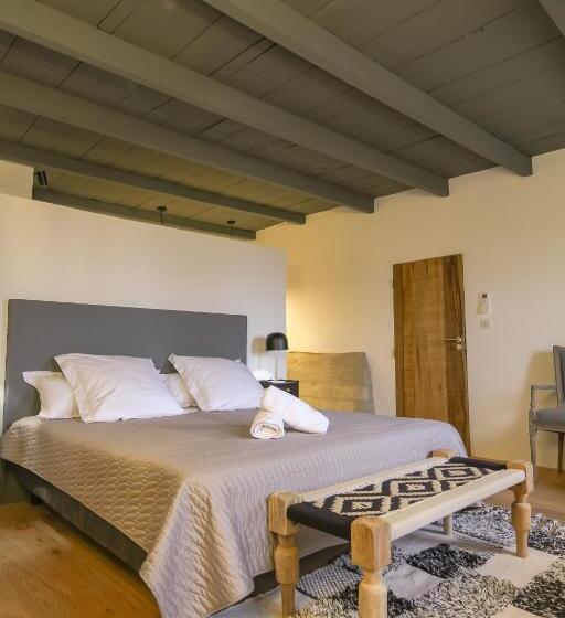 تختخواب و صبحانه La Maison D'aimé