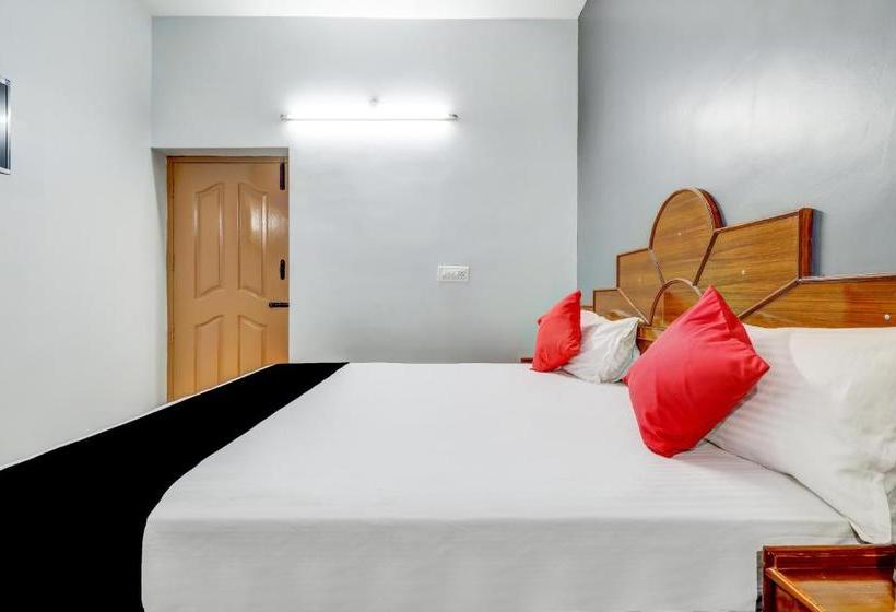 فندق Capital O 79102 Krish Holiday Inn