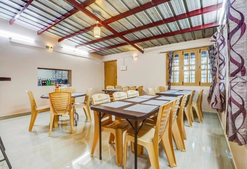 فندق Capital O 79102 Krish Holiday Inn