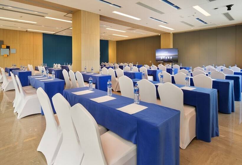 Hotel Holiday Inn Express Shenzhen North Station By Ihg