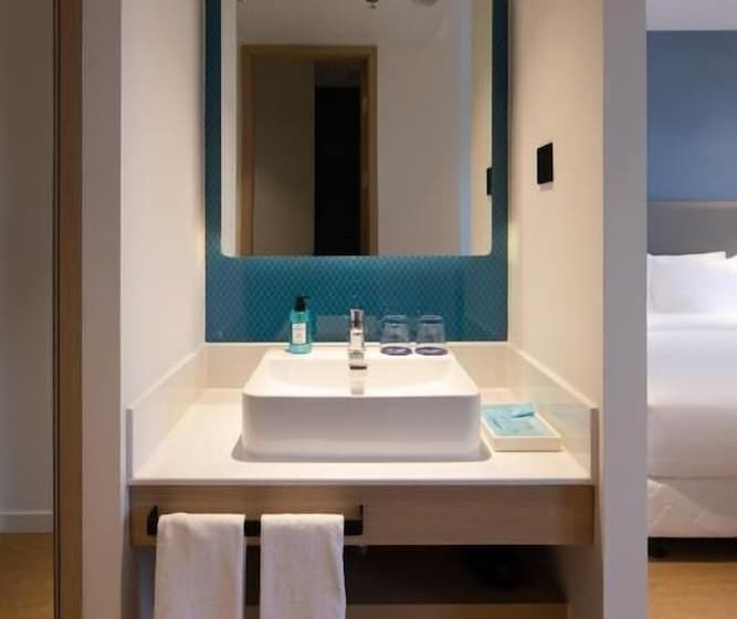 Hotel Holiday Inn Express Shenzhen North Station By Ihg