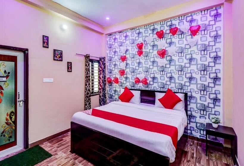 בית מלון כפרי Oyo 77242 R K Residency Sgpgi