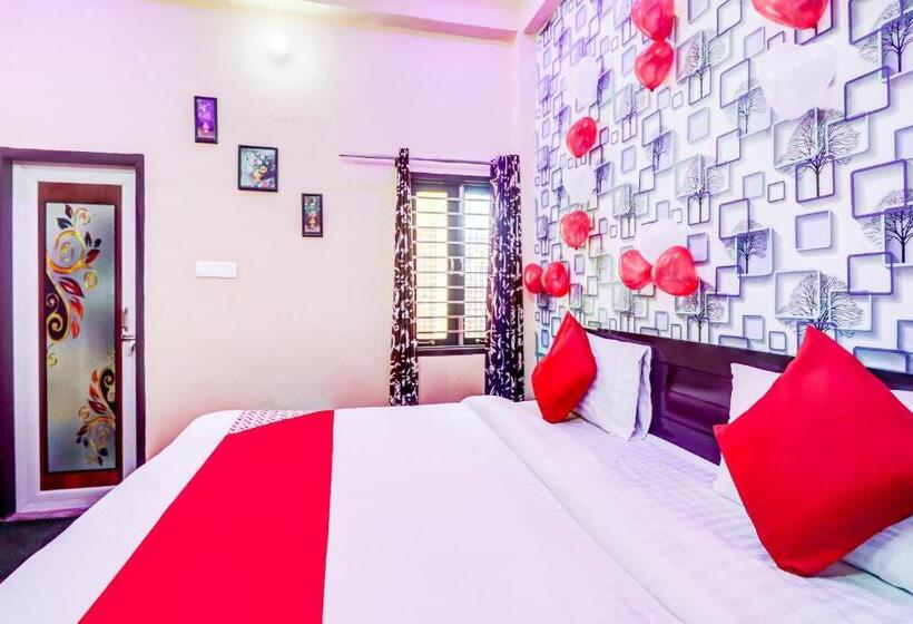 בית מלון כפרי Oyo 77242 R K Residency Sgpgi