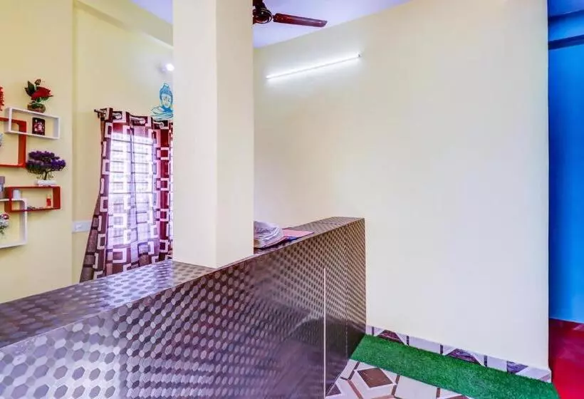 هتل Oyo 77242 R K Residency Sgpgi