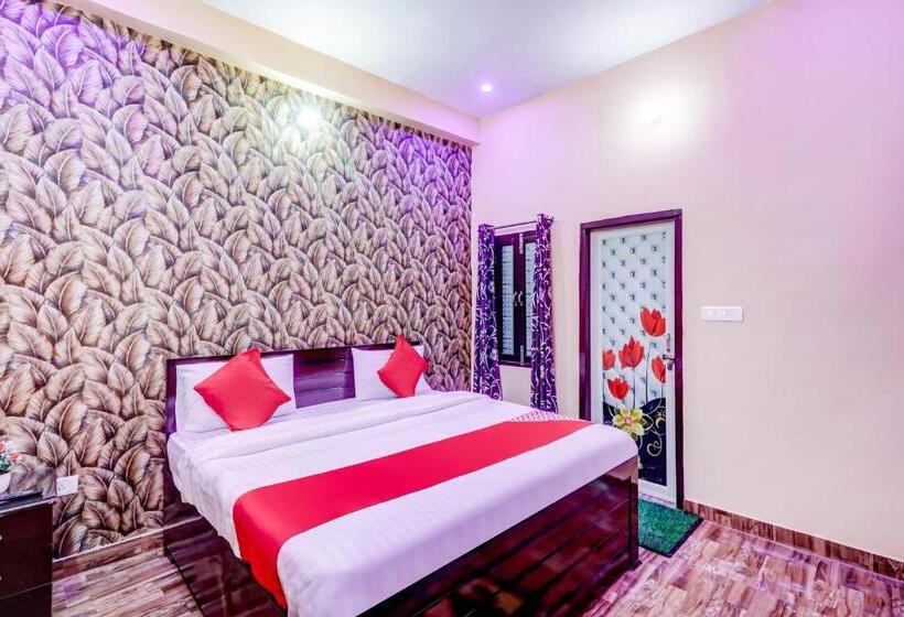 בית מלון כפרי Oyo 77242 R K Residency Sgpgi