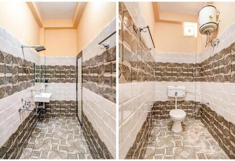 בית מלון כפרי Oyo 77242 R K Residency Sgpgi