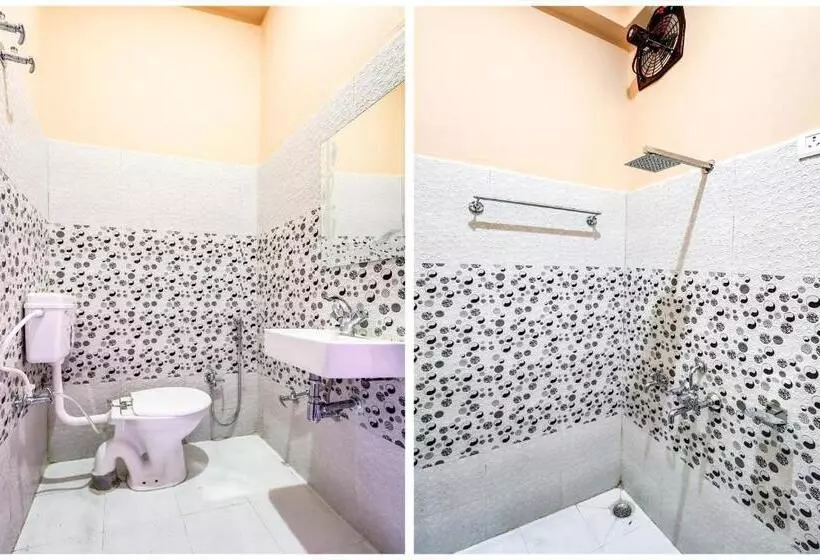 هتل Oyo 77242 R K Residency Sgpgi