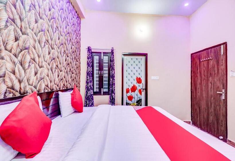 בית מלון כפרי Oyo 77242 R K Residency Sgpgi