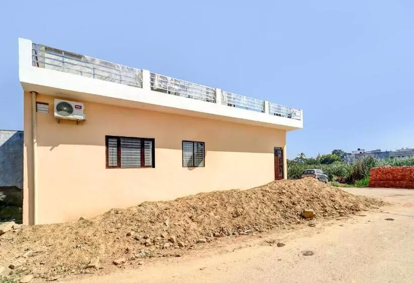 هتل Oyo 77242 R K Residency Sgpgi