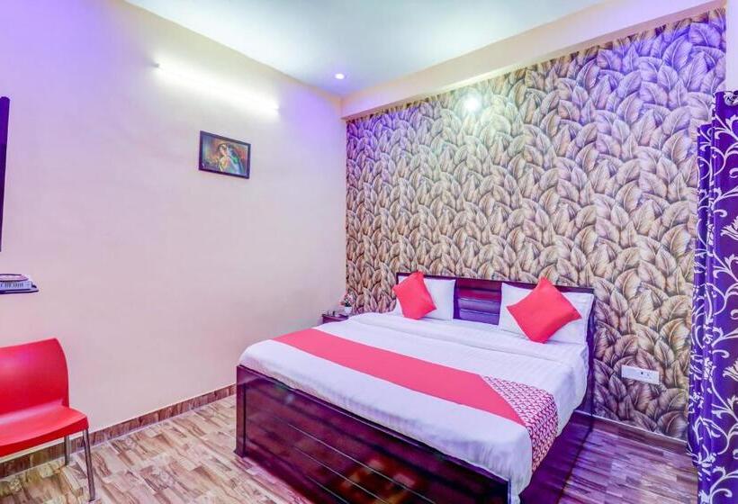 בית מלון כפרי Oyo 77242 R K Residency Sgpgi