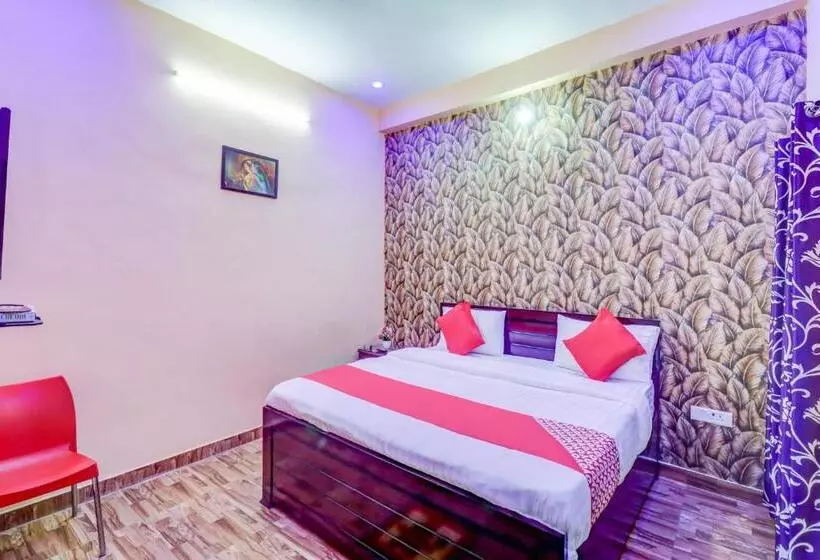 هتل Oyo 77242 R K Residency Sgpgi