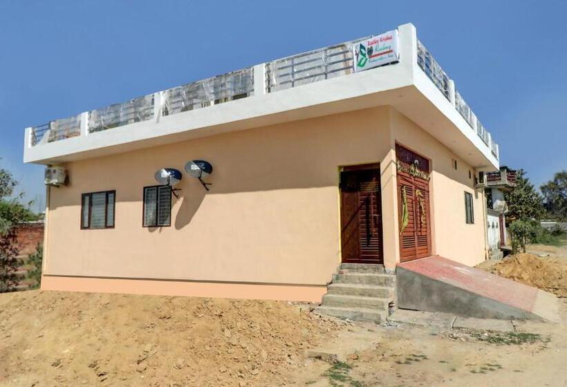 בית מלון כפרי Oyo 77242 R K Residency Sgpgi