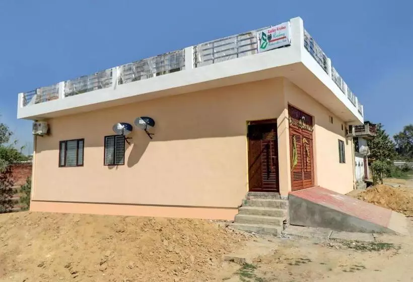 هتل Oyo 77242 R K Residency Sgpgi