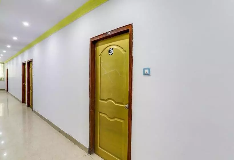 ホテル Oyo 78777  Uday Raj Palace