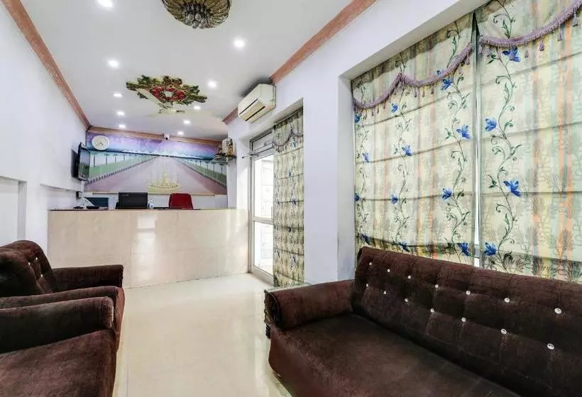 ホテル Oyo 78777  Uday Raj Palace