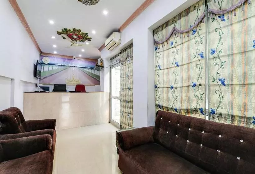 ホテル Oyo 78777  Uday Raj Palace