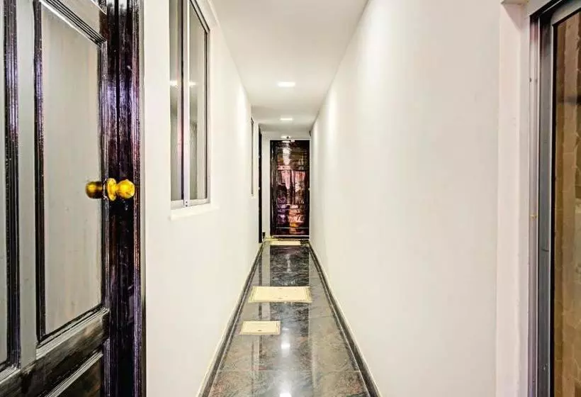 هتل Oyo 79218 Flagship Vishnu Mahal
