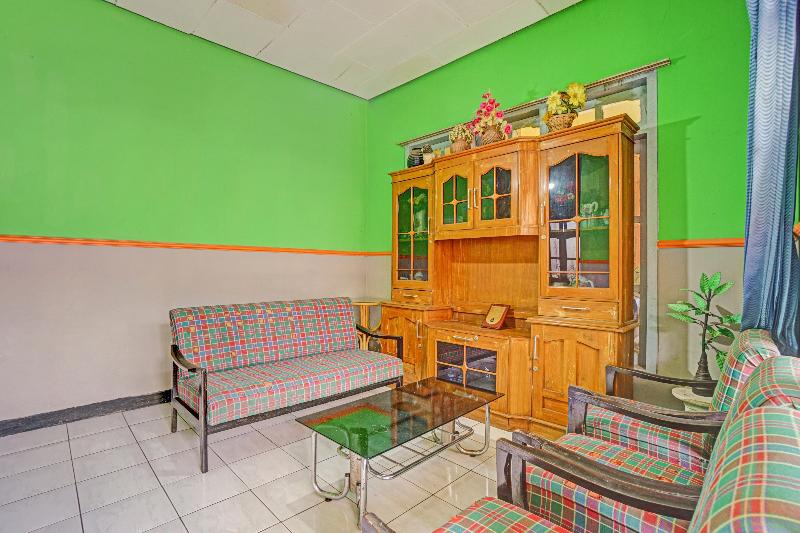 Hotell Oyo 90321 Ken Ken Villa