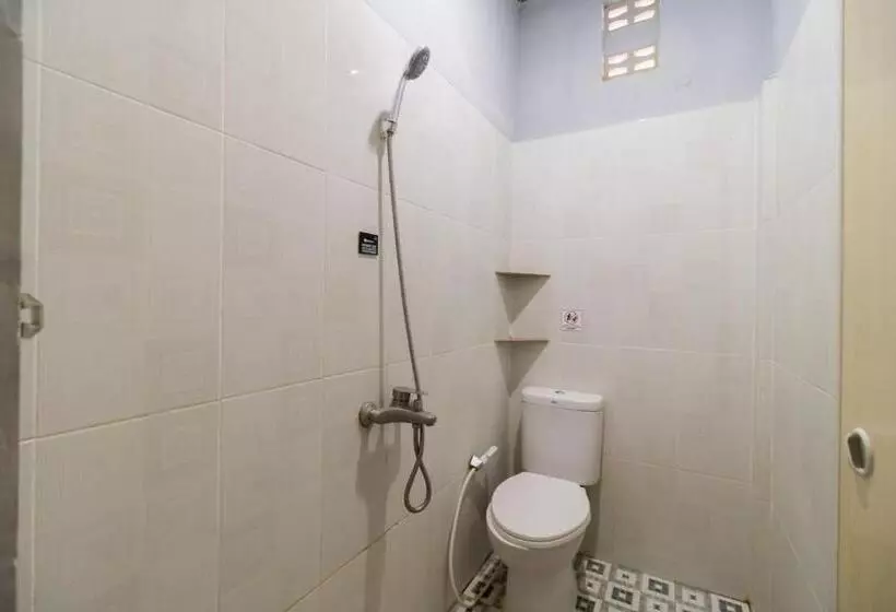 ホテル Reddoorz Plus Near Ramayana Pematangsiantar