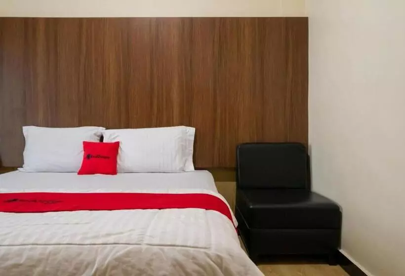 ホテル Reddoorz Plus Near Ramayana Pematangsiantar